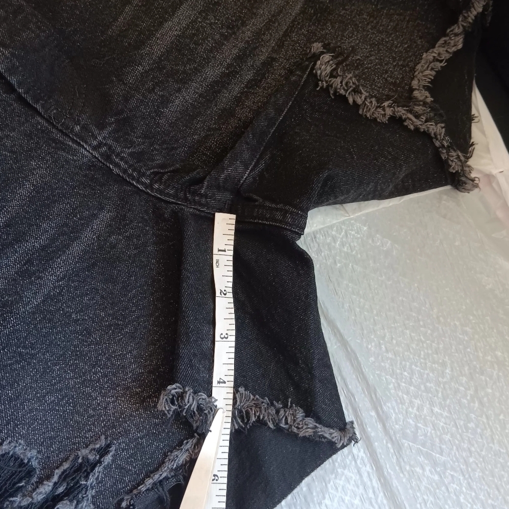 NWOT Earnest sewn new york, dorothy denim Black shorts, mid-rise, distressed 33. - Picture 6 of 14